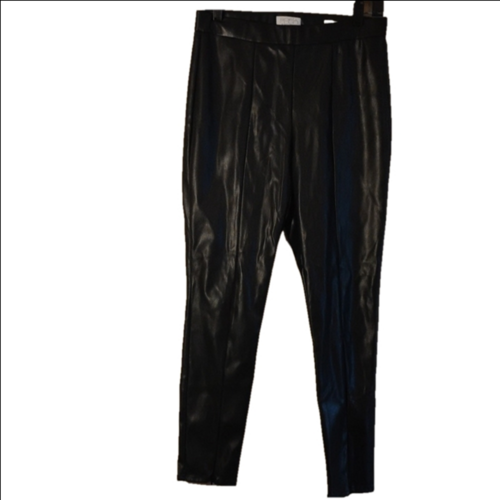 Sofia jeans by Sophia Vergara faux black leather pants. Super trendy! Size 8.